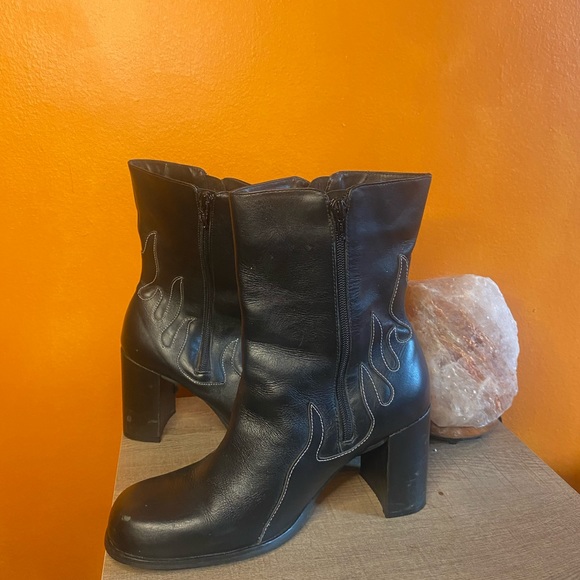 Harley Davidson flame boots - Picture 2 of 5